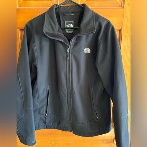 Men’s North Face Jacket size Medium. Excellent condition.